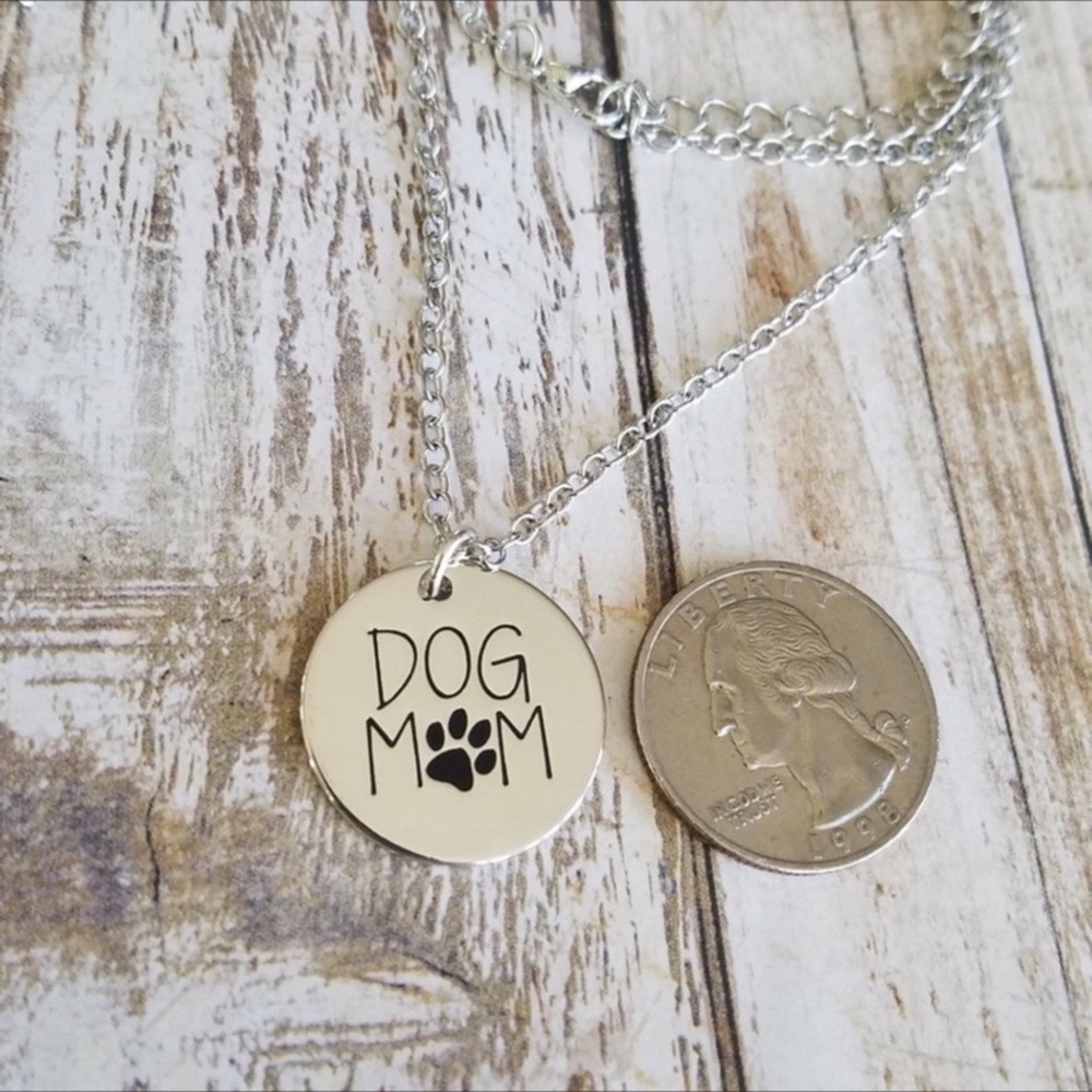 DOG MOM stamped necklace - Picture 4 of 4